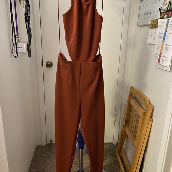 Rust colored jumpsuit - Picture 1 of 2